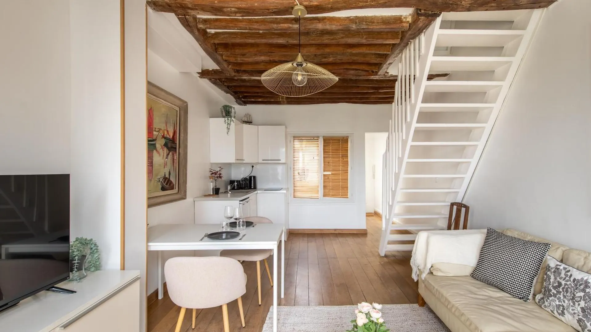 Geranimus 36A : Heart Of Paris Apartment 0*,  France