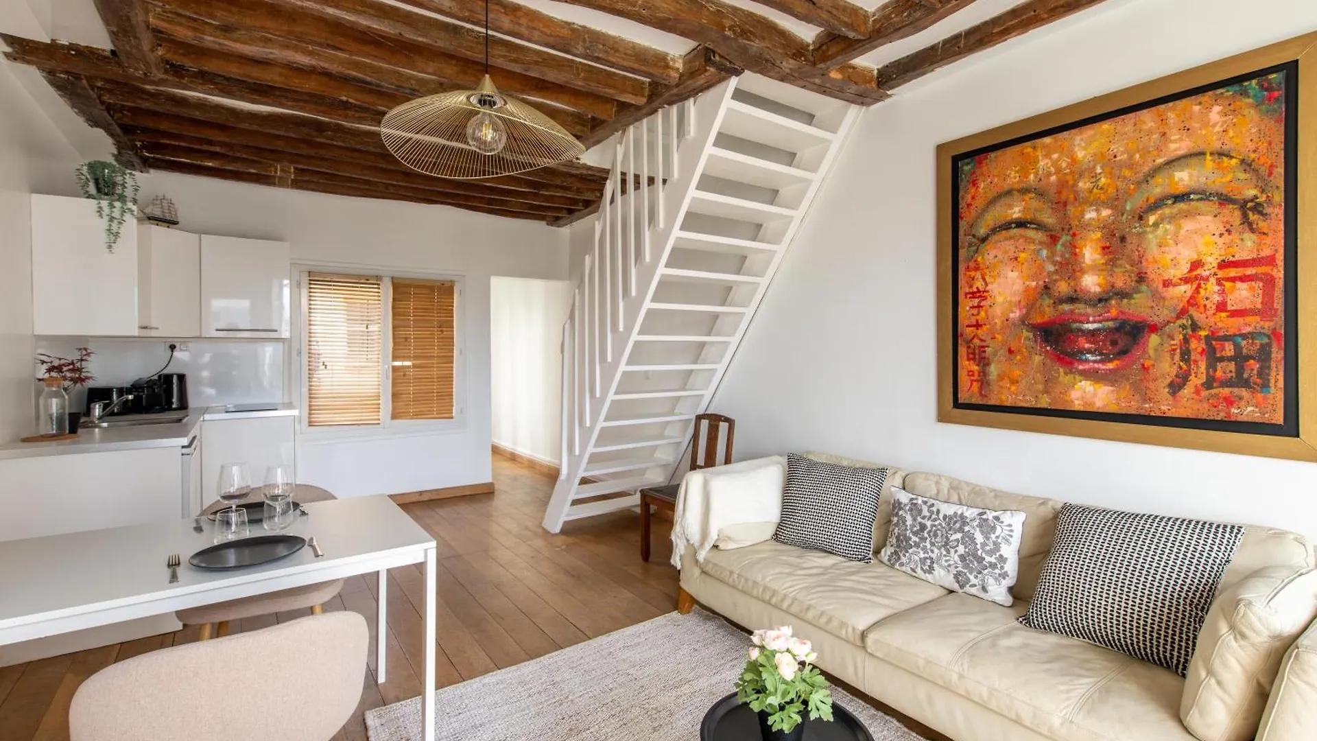Geranimus 36A : Heart Of Paris Apartment