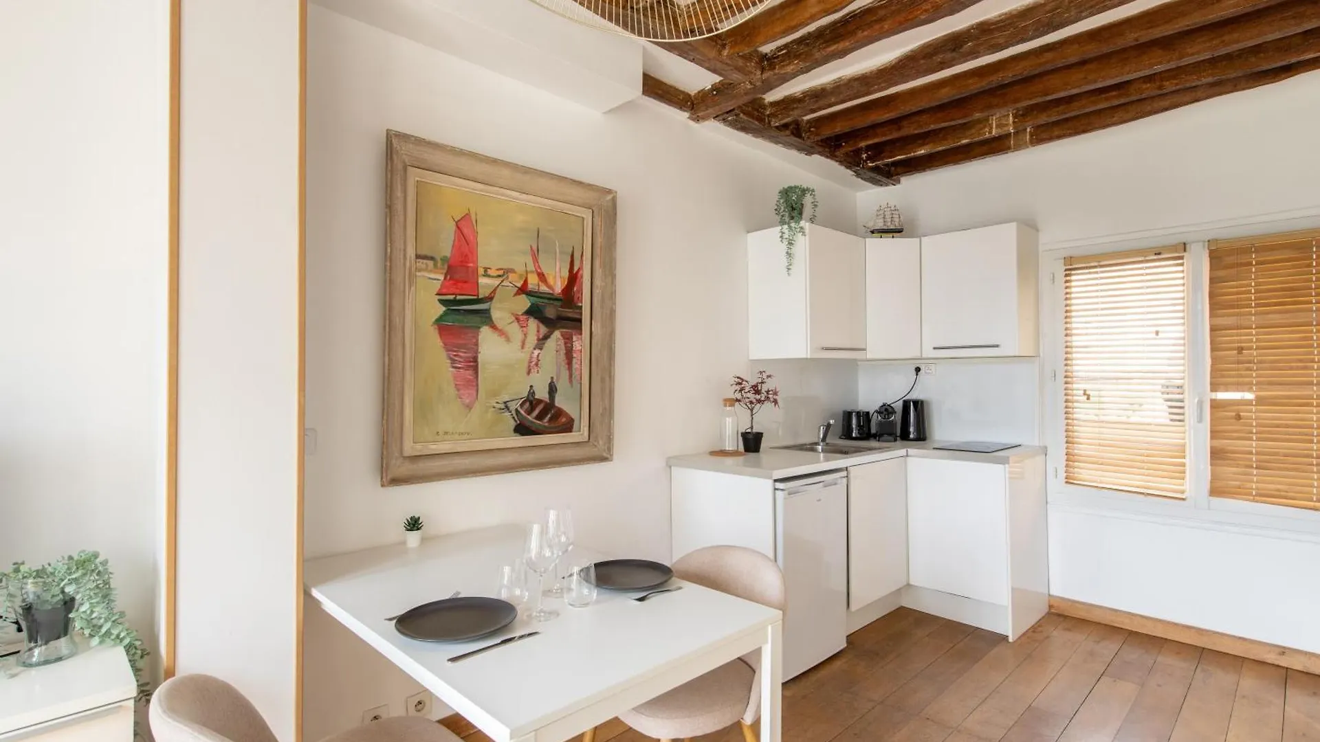 Geranimus 36A : Heart Of Paris Apartment France
